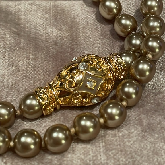 Joan Rivers Faux Pearl Necklace Magnetic Clasp 30” Gold Egg Clasp - Picture 7 of 7
